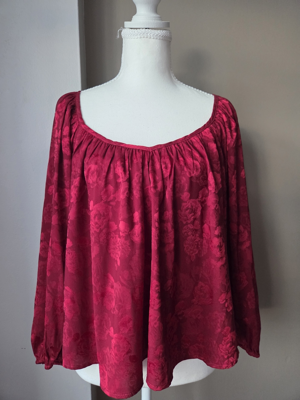 Lovestitch NWT Red Floral Jacquard Open Back Blouse Size S